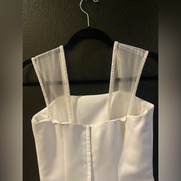 Exquisite white debutante ball gown! Size small and only worn once! - Picture 4 of 9